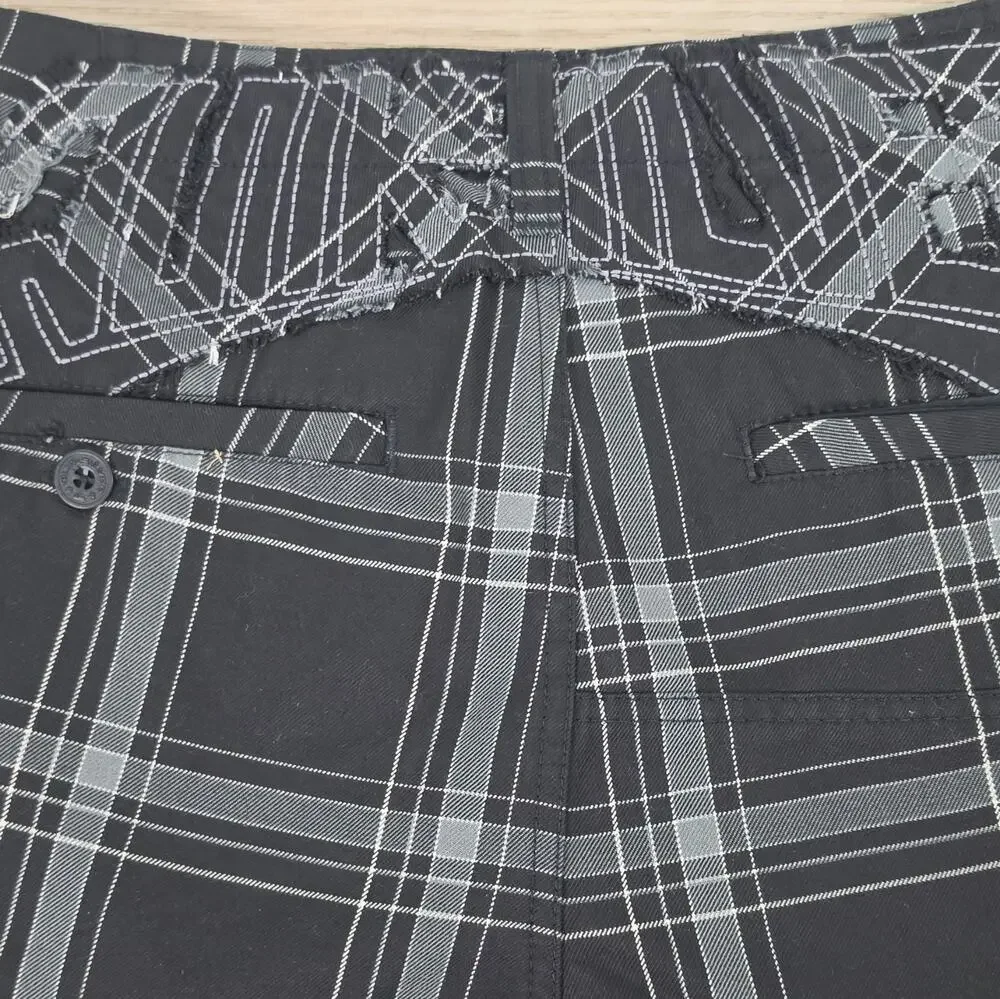 Y2K Quiksilver Men’s Black/Gray Plaid Chino Shorts Flat Pockets Applied Logo 34